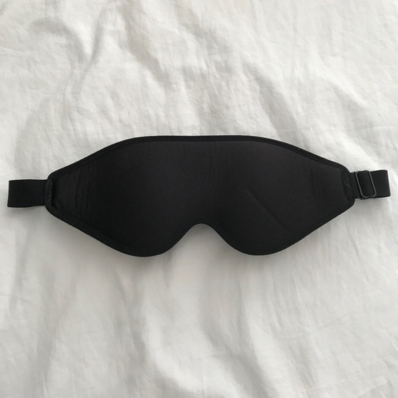 3D Contoured Sleep Eye Mask Blackout Black Adjustable Strap Airplane Travel Bed - Picture 1 of 10